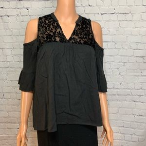 True craft Exposed Shoulder Black Flowy Top Velvet floral detail size small